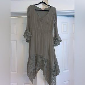 Blouse ,hi-low him ,with lace